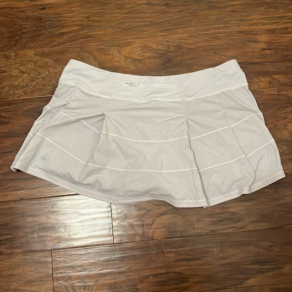 COPY - WHITE LULULEMON PACE RIVAL SKIRT REGULAR LENGTH - Picture 1 of 4